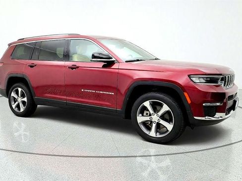 Used 2023 Jeep Grand Cherokee L Limited w/ Luxury Tech Group II AWD/4WD image 3