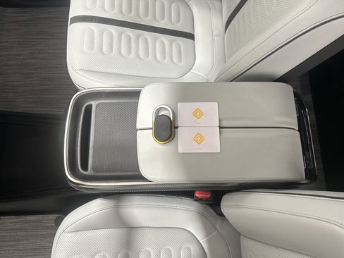 Used 2023 Rivian R1T Adventure image 29