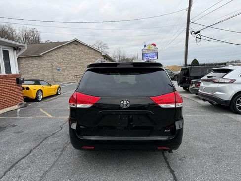 Used 2014 Toyota Sienna XLE image 6