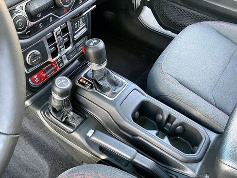 Certified 2025 Jeep Wrangler Unlimited Rubicon AWD/4WD image 30