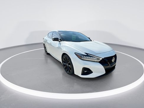 Used 2022 Nissan Maxima SR w/ Sport Mat Group FWD image 2