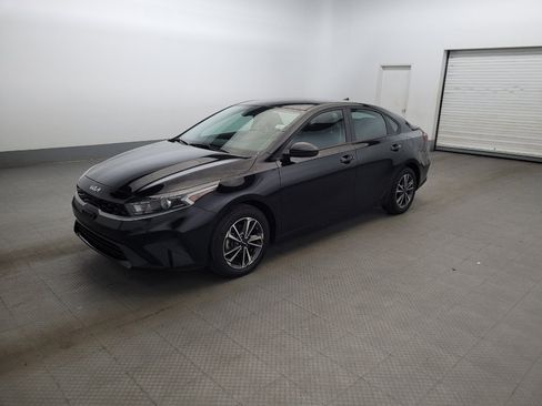 Used 2023 Kia Forte LXS FWD image 2