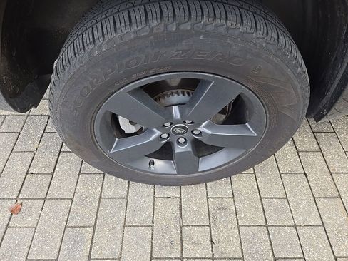 Used 2023 Land Rover Defender 130 X-Dynamic SE image 12