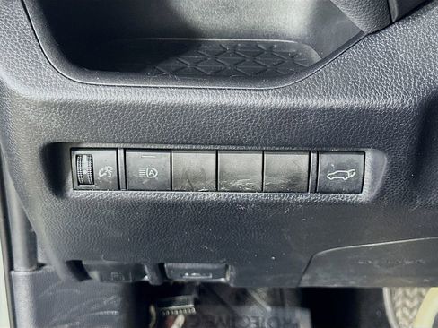 Used 2019 Toyota RAV4 XLE Premium image 20