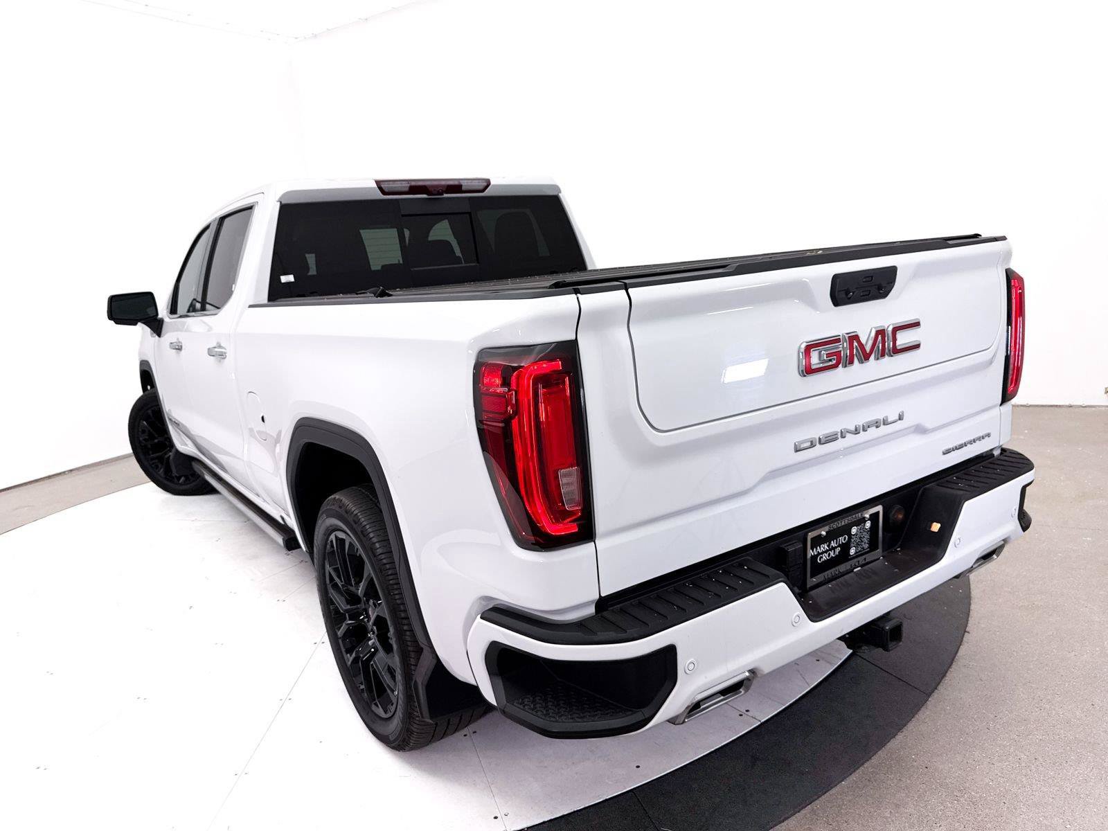 Used 2023 GMC Sierra 1500 Denali w/ Denali Reserve Package AWD/4WD image 9
