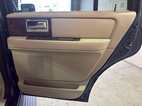 Used 2013 Lincoln Navigator 4WD w/ HD Trailer Tow Pkg image 27