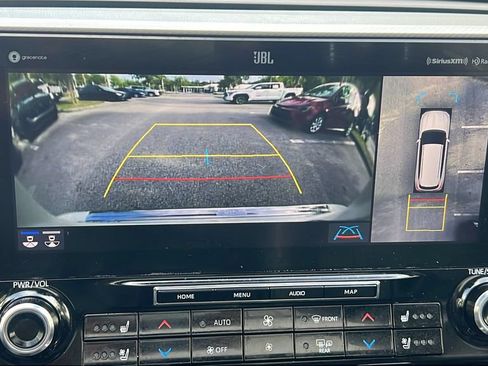 Used 2021 Toyota Highlander Platinum AWD/4WD image 17