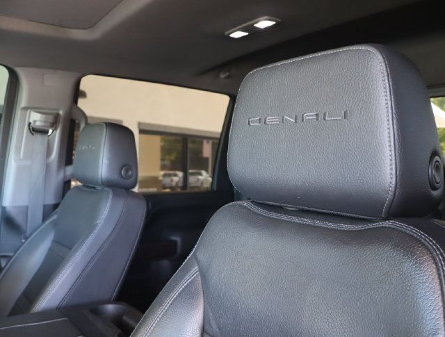 Used 2023 GMC Sierra 2500 Denali w/ Denali Ultimate Package AWD/4WD image 17