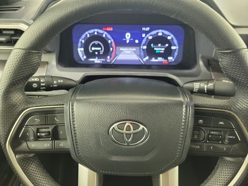 Certified 2024 Toyota Tacoma TRD Off-Road AWD/4WD image 20