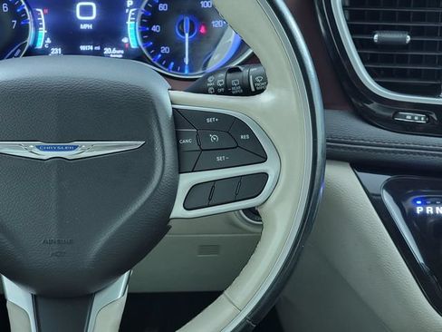 Used 2020 Chrysler Pacifica Limited FWD image 27