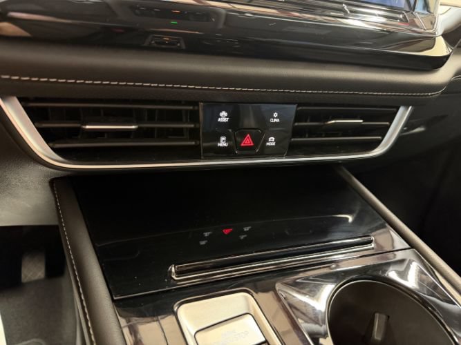 Used 2025 Volkswagen Atlas SE FWD image 18