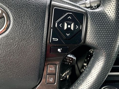 Used 2023 Toyota 4Runner TRD Off-Road Premium AWD/4WD image 18