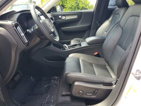 Certified 2024 Volvo XC40 B5 Plus AWD/4WD image 16