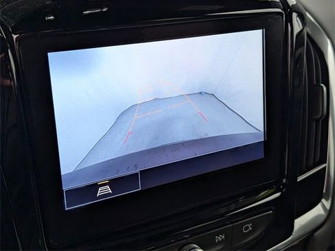 Used 2023 Chevrolet Traverse LT image 24