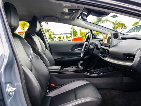 Used 2025 Toyota Prius XLE FWD image 22