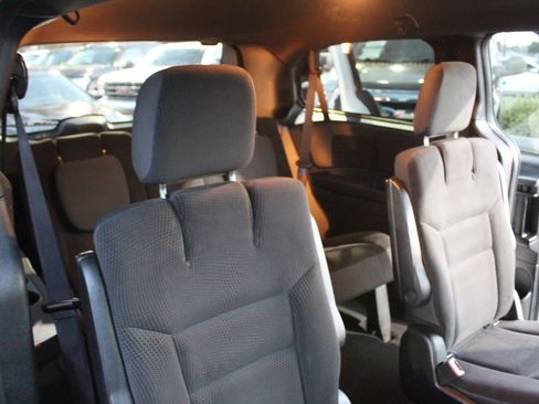 Used 2019 Dodge Grand Caravan SE FWD image 29