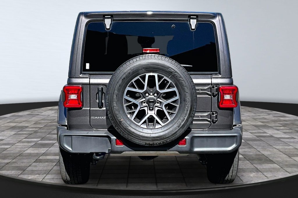 Used 2026 Jeep Wrangler Unlimited Sahara AWD/4WD image 22