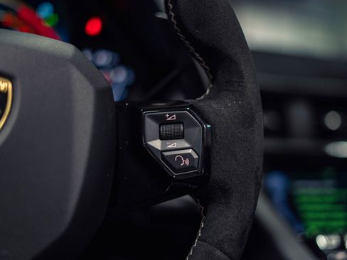 Used 2020 Lamborghini Aventador SVJ AWD/4WD image 49