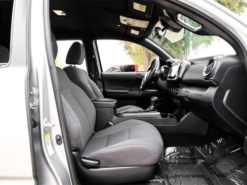 Used 2019 Toyota Tacoma TRD Off-Road image 32