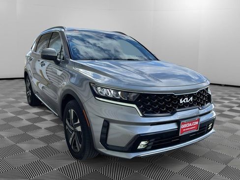 Used 2023 Kia Sorento EX image 3