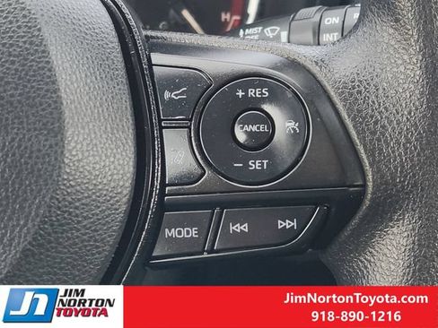 Used 2025 Toyota RAV4 XLE AWD/4WD image 28