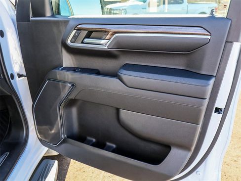 Used 2023 Chevrolet Silverado 1500 LT image 17