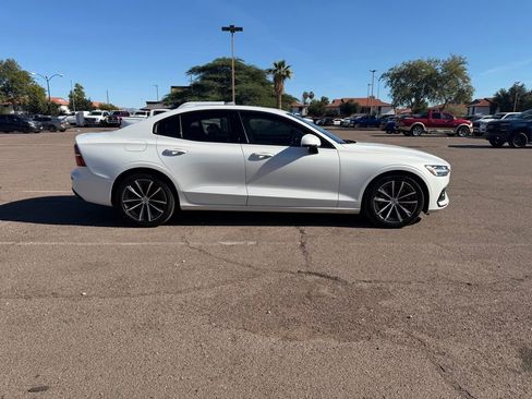 Used 2021 Volvo S60 T5 Momentum w/ Premium Package image 10