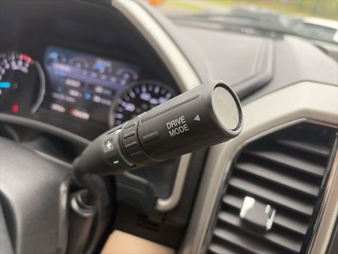 Used 2020 Ford F350 Lariat w/ Lariat Value Package AWD/4WD image 19
