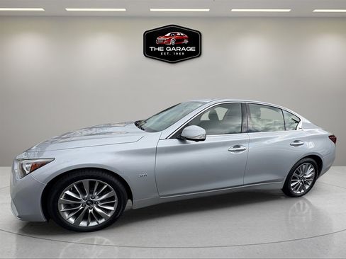 Used 2018 INFINITI Q50 Luxe w/ Essential Package (3.0T Luxe) image 4