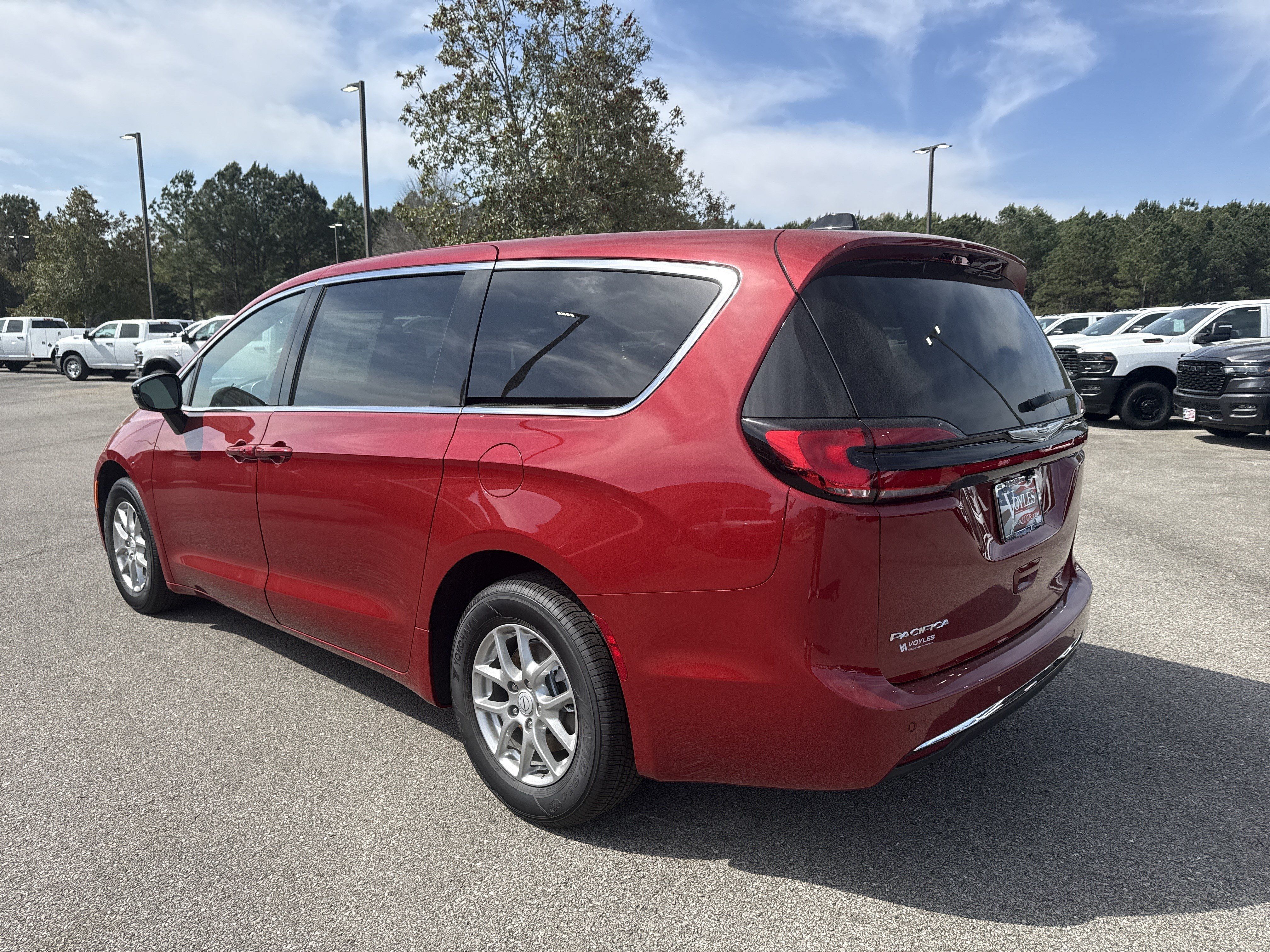 New 2026 Chrysler Pacifica Select FWD image 5