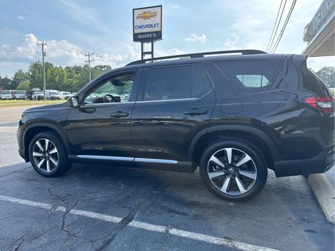 Used 2024 Honda Pilot Touring image 9