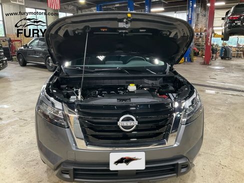 Used 2025 Nissan Pathfinder SV AWD/4WD image 28