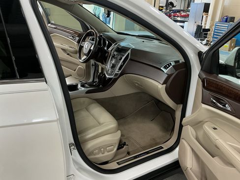 Used 2010 Cadillac SRX Premium image 15