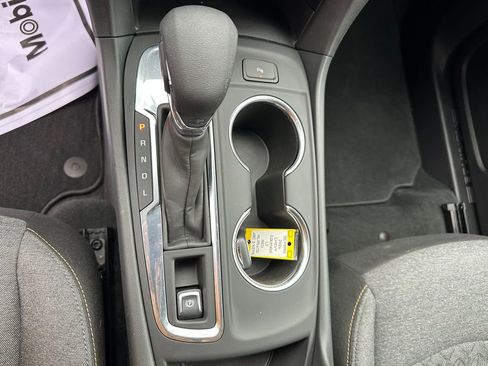 Used 2024 Chevrolet Equinox LT FWD image 20