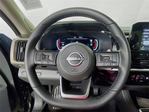 New 2025 Nissan Pathfinder Platinum image 8