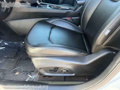 Used 2025 Jeep Compass Limited image 14