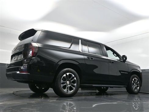 New 2025 Chevrolet Suburban LS image 12