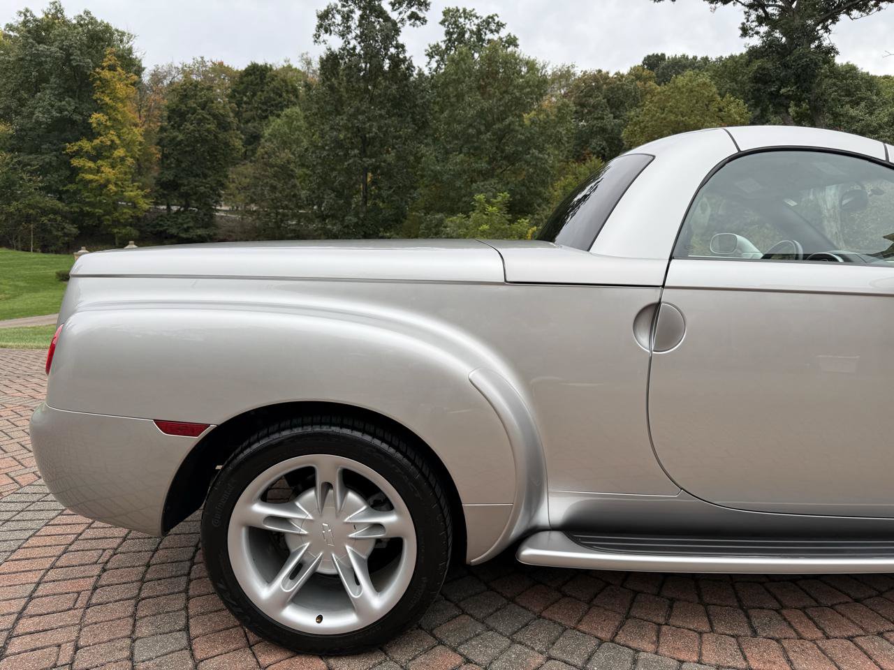 Used 2004 Chevrolet SSR w/ Preferred Equipment Group RWD image 19