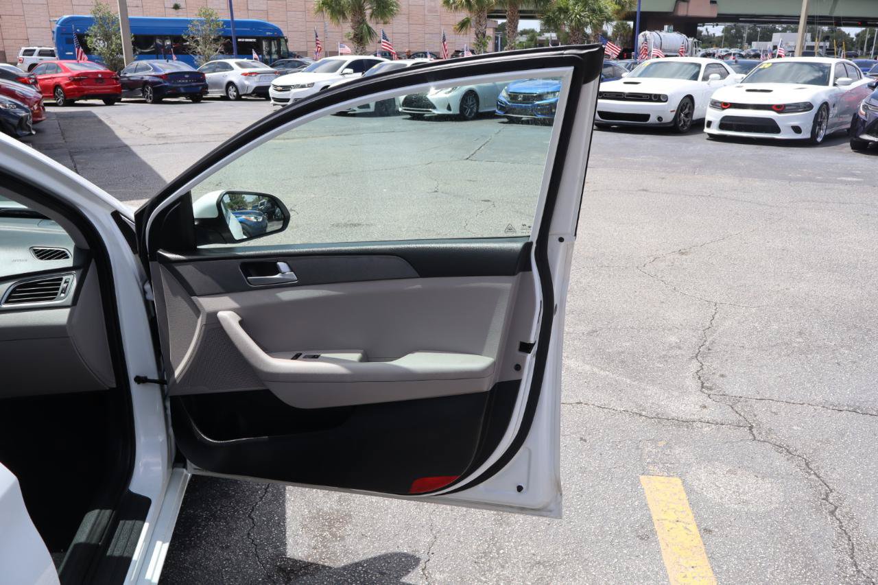 Used 2016 Hyundai Sonata SE FWD image 13