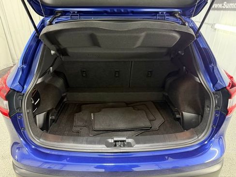 Used 2020 Nissan Rogue Sport S image 9