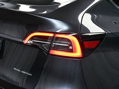 Used 2025 Tesla Model Y Long Range image 69