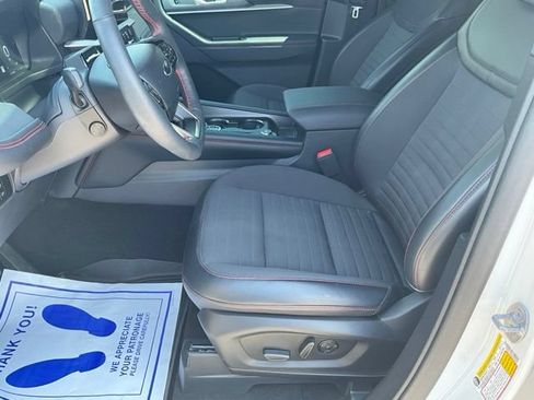 Used 2025 Ford Explorer ST-Line w/ Premium Package RWD image 4