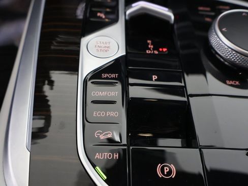 Used 2026 BMW X7 xDrive40i w/ M Sport Package image 3