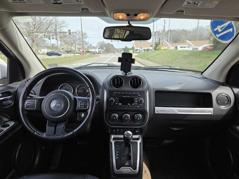 Used 2014 Jeep Compass Latitude image 17