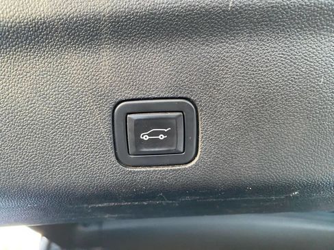 Used 2021 Chevrolet Suburban RST w/ Luxury Package image 29