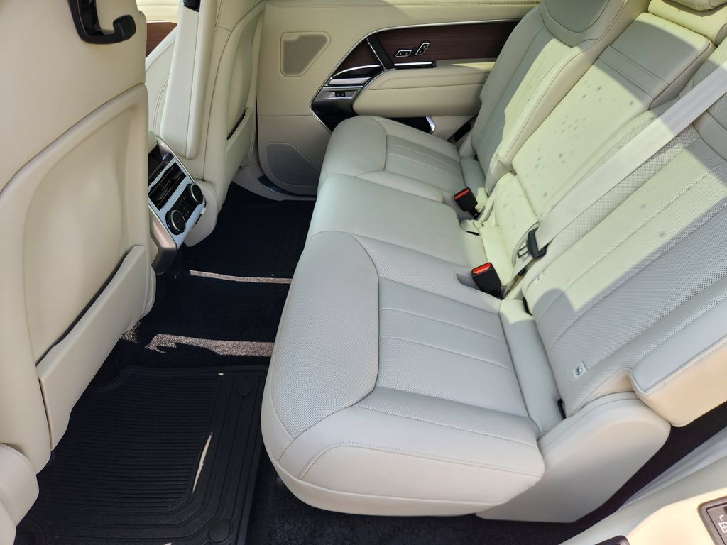 New 2026 Land Rover Range Rover Long Wheelbase SE AWD/4WD image 11