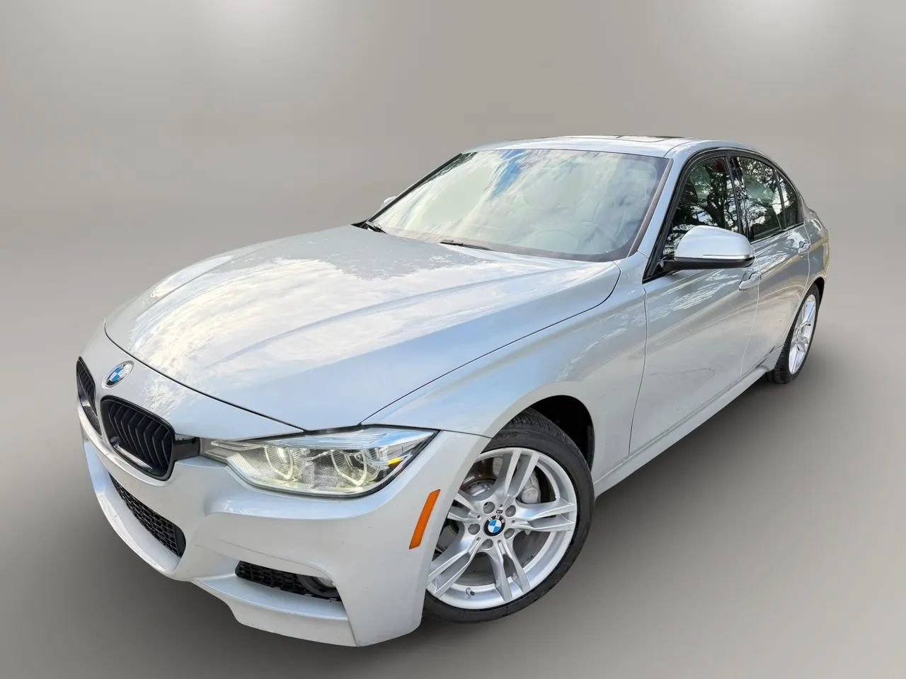 Used 2018 BMW 330i Sedan w/ M Sport Package RWD image 10