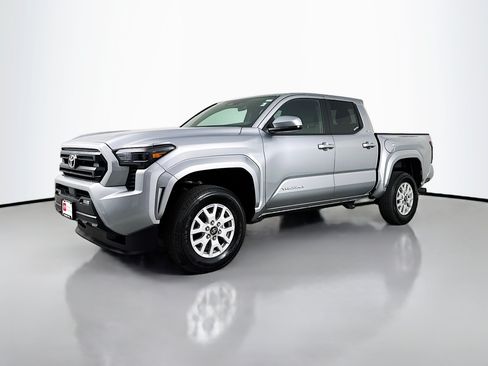 Certified 2025 Toyota Tacoma SR5 AWD/4WD image 3