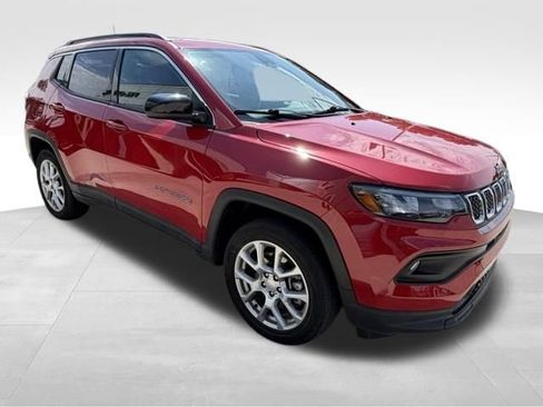 Used 2023 Jeep Compass Latitude AWD/4WD image 7