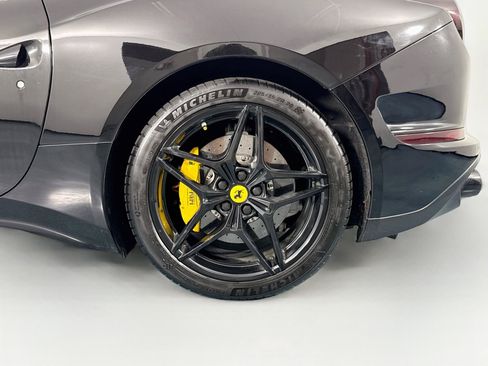 Used 2017 Ferrari California T RWD image 31